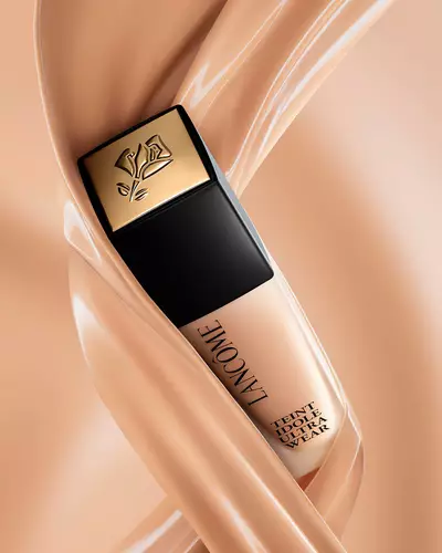 Героично видео с място за емблематичния Teint Idole Ultra Wear на Lancome