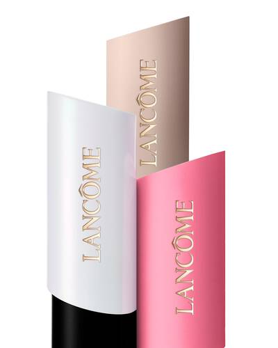 Многослойно подреждане на три Lancome Teint Idole Shape Stick фон дьо тен, хайлайтър и руж в бяло, бежово и розово.