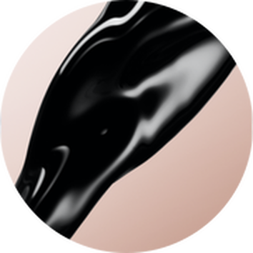 Черен абстрактен силует на кон в кръгла рамка с нежно розов фон.