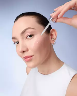Визуализация за приложение на Genifique Serum