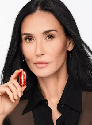 Деми Мур – ключов визуал за Absolue Longevity MD от Lancome