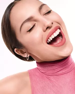 Оливия Родриго - Хидратирана кожа - Lancome