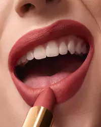 Драматичен ефект върху устните.