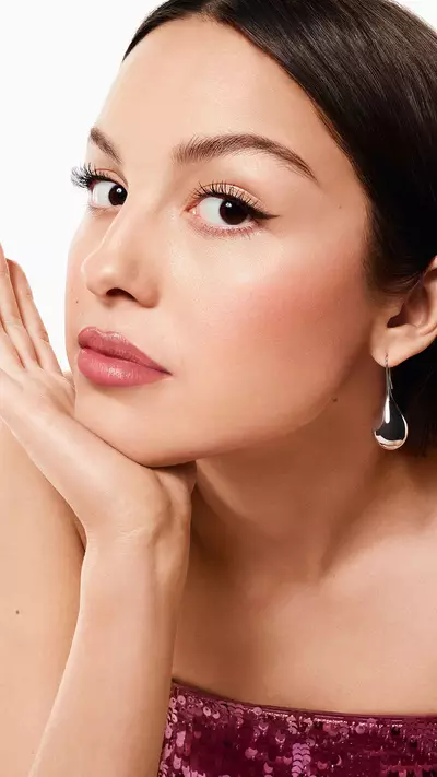 Лукът на Оливия от Lancome