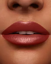 Червило Rouge върху устните