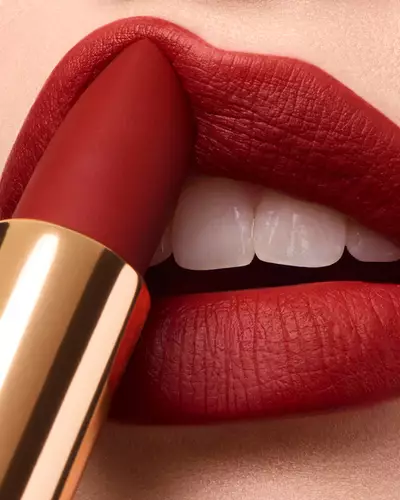 Илюстрация на устните с L'Absolu Rouge